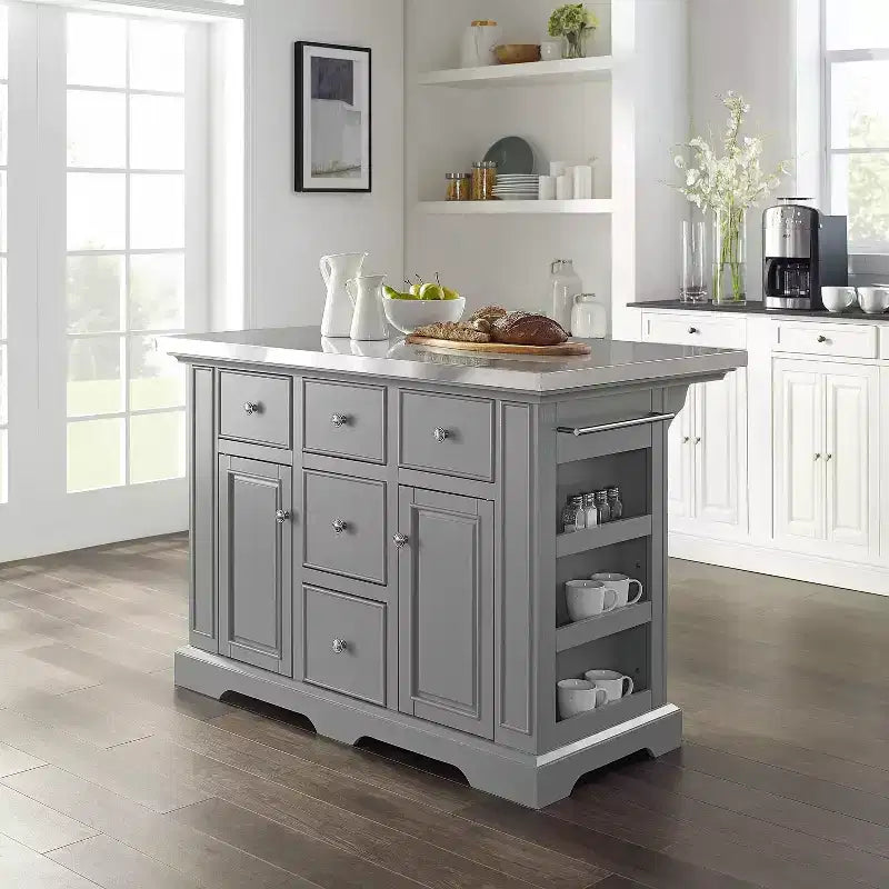 Isla de cocina con superficie de acero inoxidable