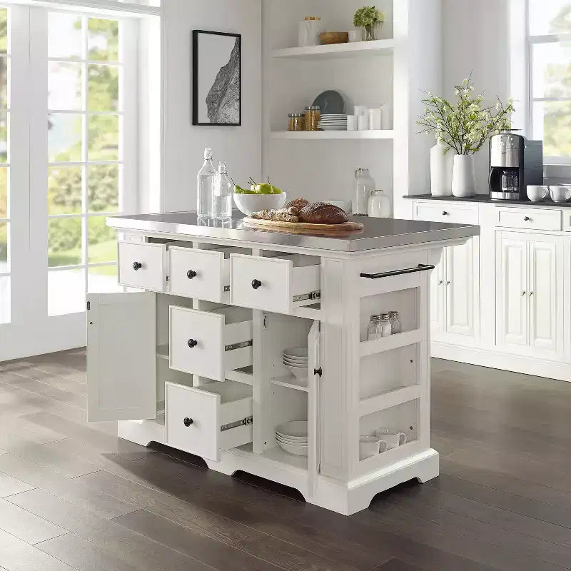Isla de cocina con superficie de acero inoxidable