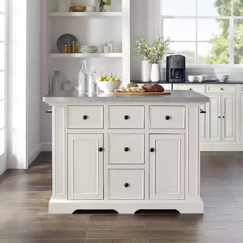Isla de cocina con superficie de acero inoxidable
