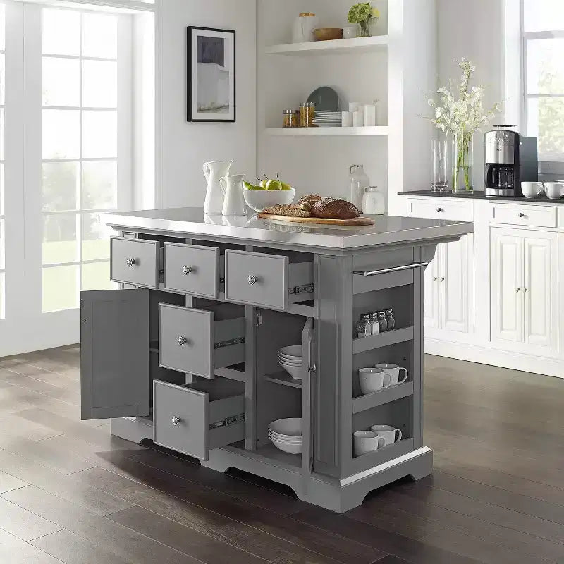 Isla de cocina con superficie de acero inoxidable
