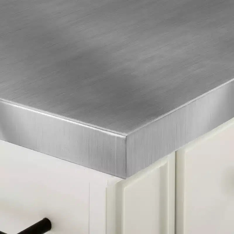 Isla de cocina con superficie de acero inoxidable