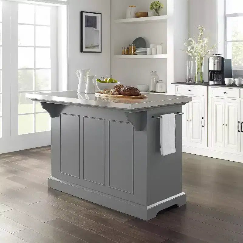 Isla de cocina con superficie de acero inoxidable