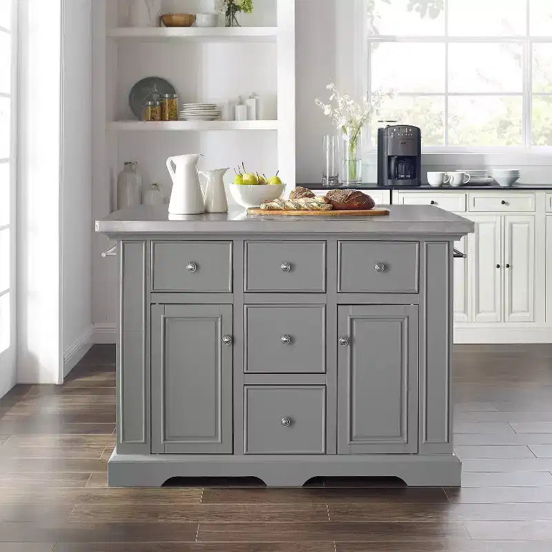Isla de cocina con superficie de acero inoxidable